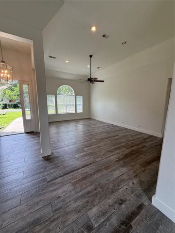 210 Bluff Drive, Livingston, TX 77351