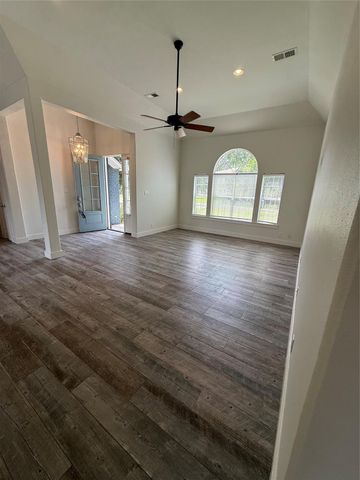 210 Bluff Drive, Livingston, TX 77351