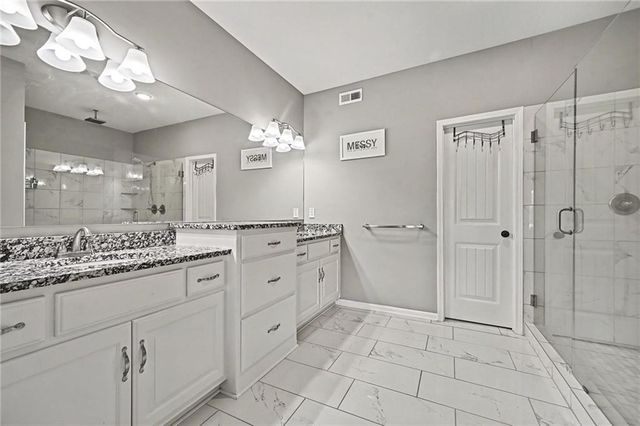 9000 N Seymour Avenue, Kansas City, MO 64153