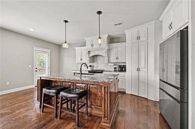 9000 N Seymour Avenue, Kansas City, MO 64153