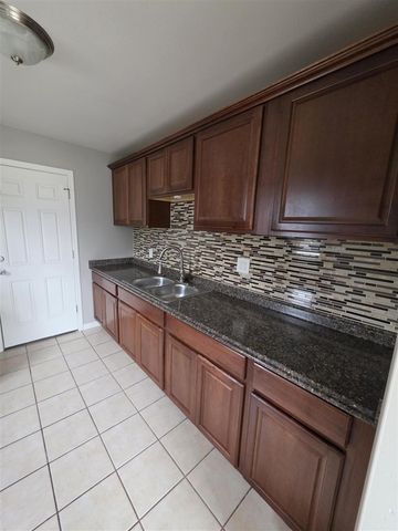 6338 Hazel Street, Taylor, MI 48180