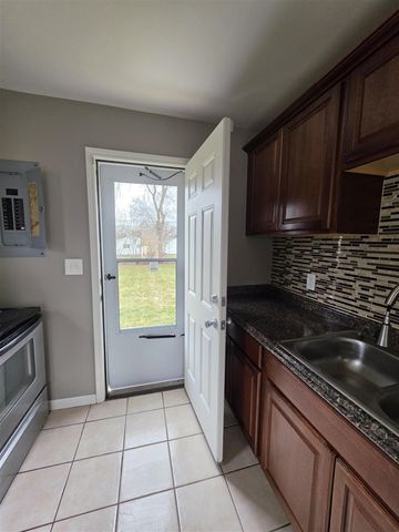 6338 Hazel Street, Taylor, MI 48180