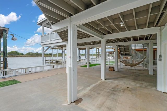 3582 Fm-2031, Matagorda, TX 77457