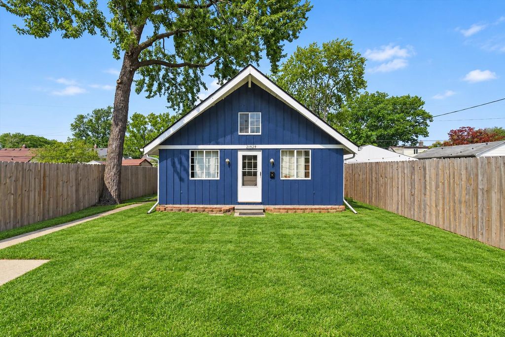 21929 Rosedale Street, Saint Clair Shores, MI 48080