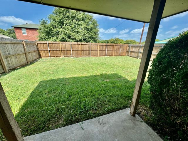 541 Canary Lane, Red Oak, TX 75154