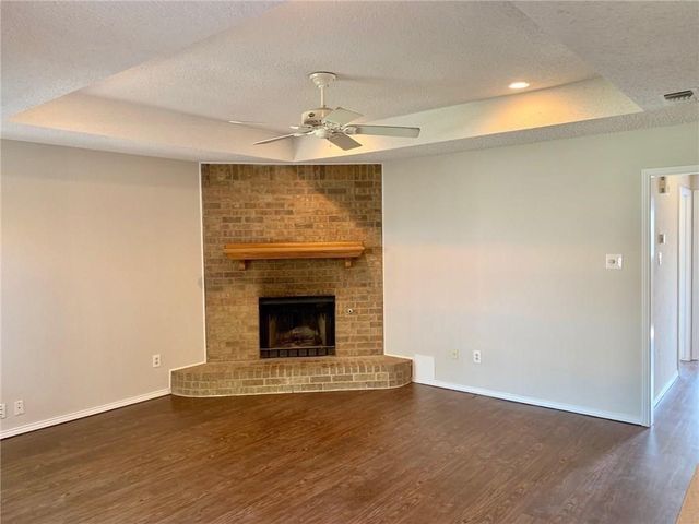 541 Canary Lane, Red Oak, TX 75154