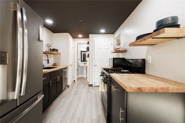 4 Clearfield Drive, Webster, NY 14580