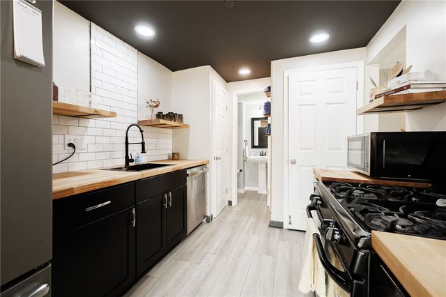 4 Clearfield Drive, Webster, NY 14580