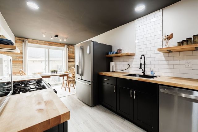 4 Clearfield Drive, Webster, NY 14580