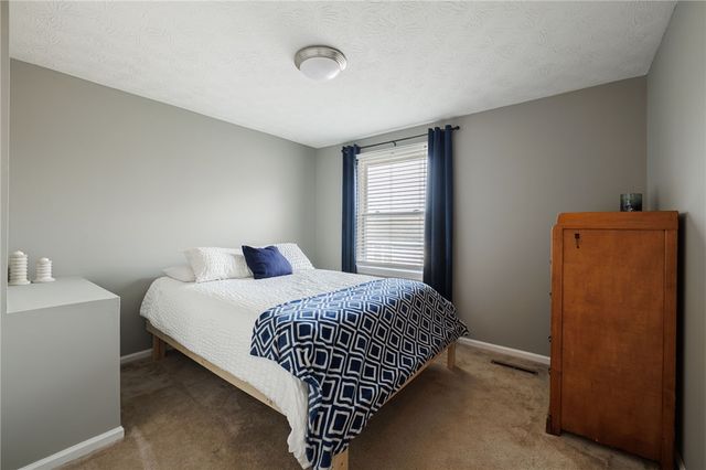 4 Clearfield Drive, Webster, NY 14580