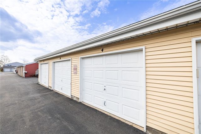 4 Clearfield Drive, Webster, NY 14580