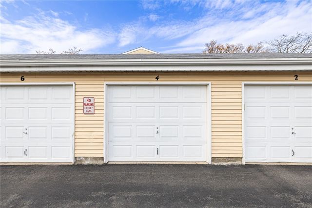 4 Clearfield Drive, Webster, NY 14580