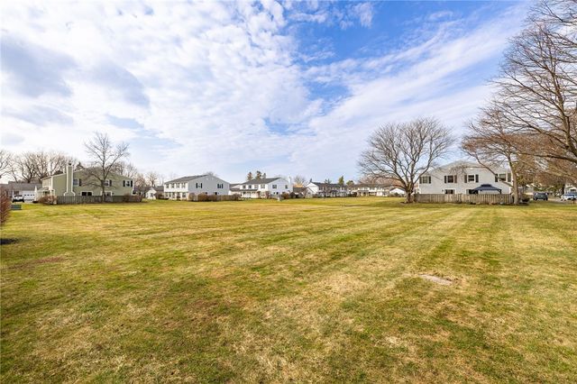 4 Clearfield Drive, Webster, NY 14580