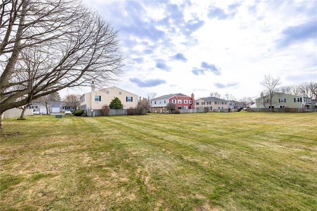 4 Clearfield Drive, Webster, NY 14580