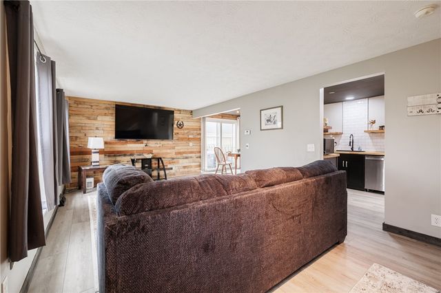 4 Clearfield Drive, Webster, NY 14580