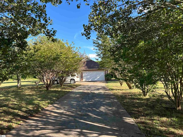 112 Arnold Road, Pelzer, SC 29669