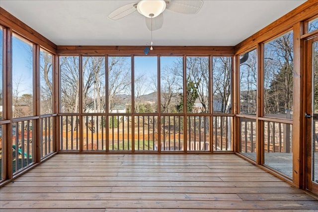 681 Stayman RD, Roanoke, VA 24019