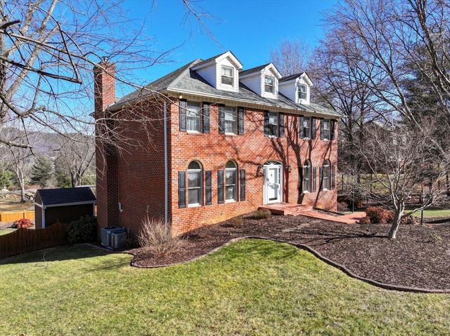681 Stayman RD, Roanoke, VA 24019