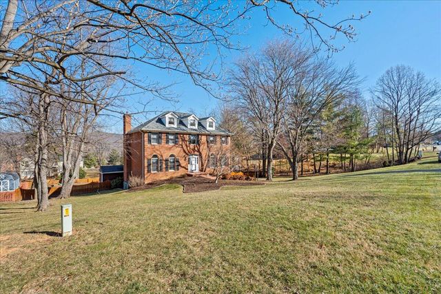 681 Stayman RD, Roanoke, VA 24019