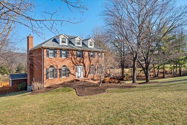 681 Stayman RD, Roanoke, VA 24019