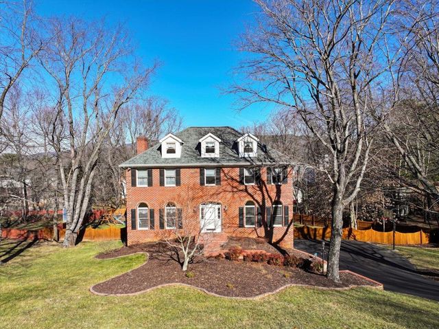 681 Stayman RD, Roanoke, VA 24019