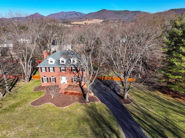 681 Stayman RD, Roanoke, VA 24019