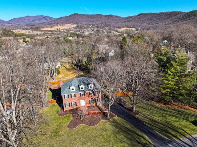 681 Stayman RD, Roanoke, VA 24019