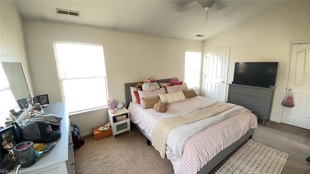 514 S Lake CIR, Chesapeake, VA 23322