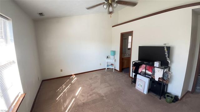 514 S Lake CIR, Chesapeake, VA 23322