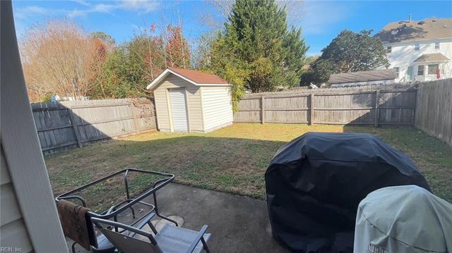 514 S Lake CIR, Chesapeake, VA 23322