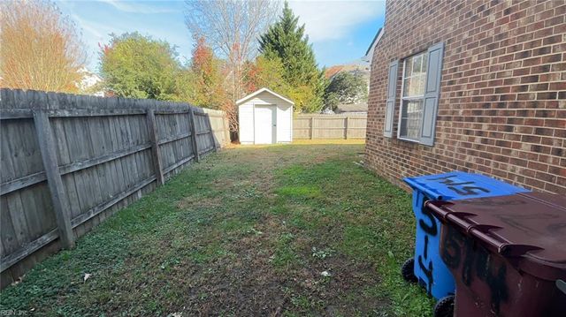 514 S Lake CIR, Chesapeake, VA 23322