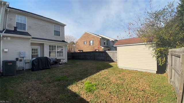 514 S Lake CIR, Chesapeake, VA 23322