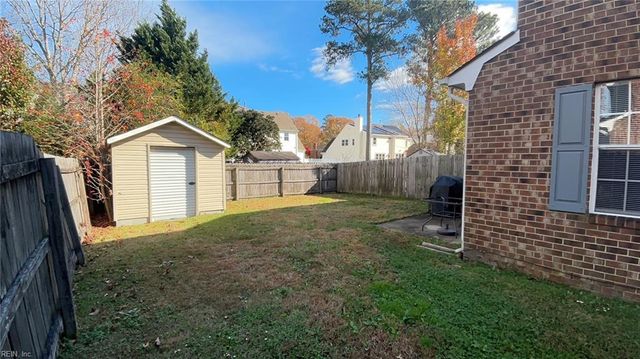 514 S Lake CIR, Chesapeake, VA 23322