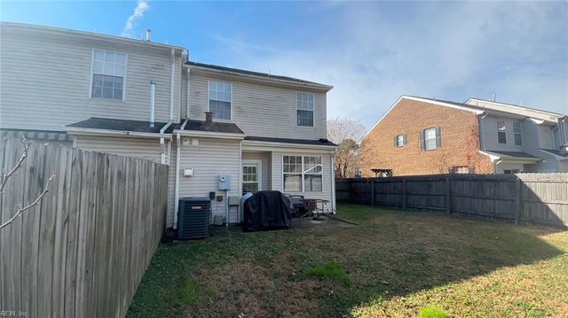 514 S Lake CIR, Chesapeake, VA 23322