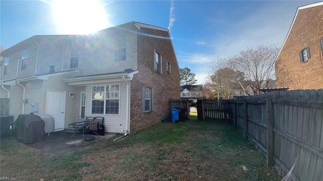 514 S Lake CIR, Chesapeake, VA 23322