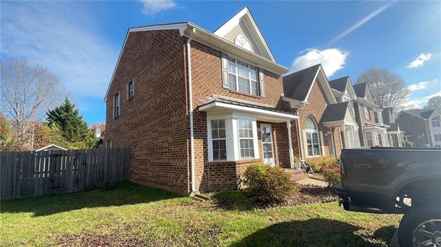 514 S Lake CIR, Chesapeake, VA 23322