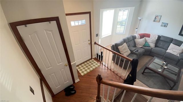 514 S Lake CIR, Chesapeake, VA 23322