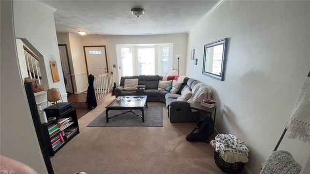 514 S Lake CIR, Chesapeake, VA 23322