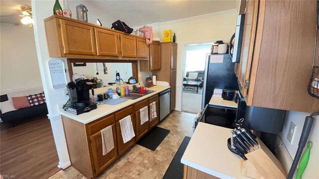 514 S Lake CIR, Chesapeake, VA 23322