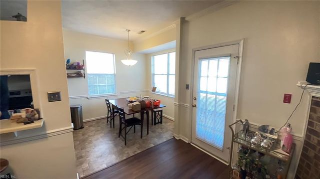 514 S Lake CIR, Chesapeake, VA 23322