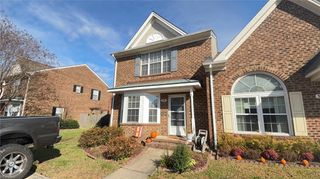514 S Lake CIR, Chesapeake, VA 23322