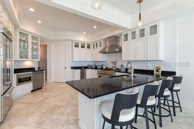 10 Collier Beach Rd, Hilton Head Island, SC 29928