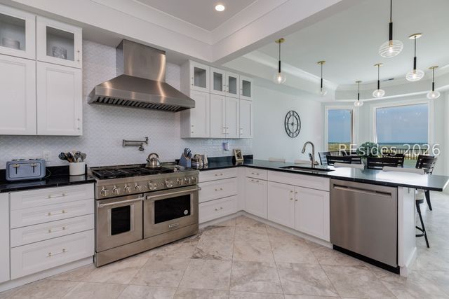 10 Collier Beach Rd, Hilton Head Island, SC 29928