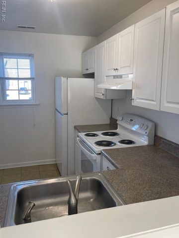 418 Big Leaf CT, Virginia Beach, VA 23454