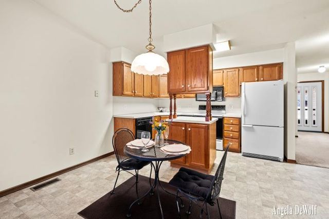 318 Aniline Avenue N, Holland Twp, MI 49424