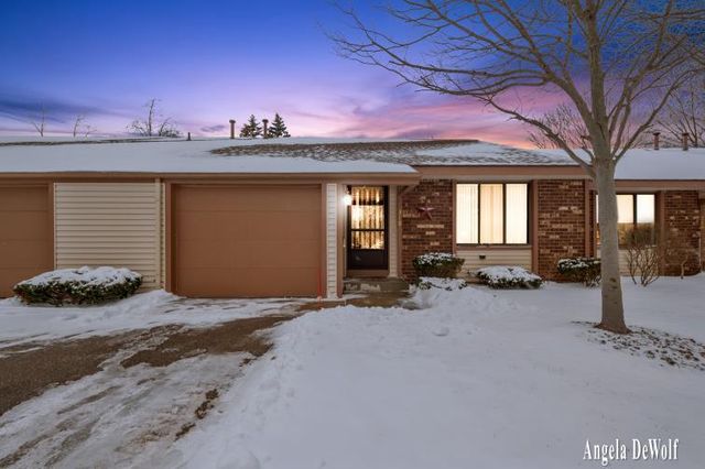 318 Aniline Avenue N, Holland Twp, MI 49424