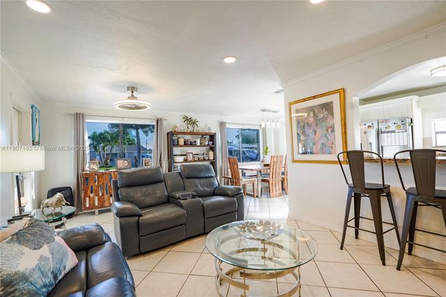 6741 Coolidge St, Hollywood, FL 33024