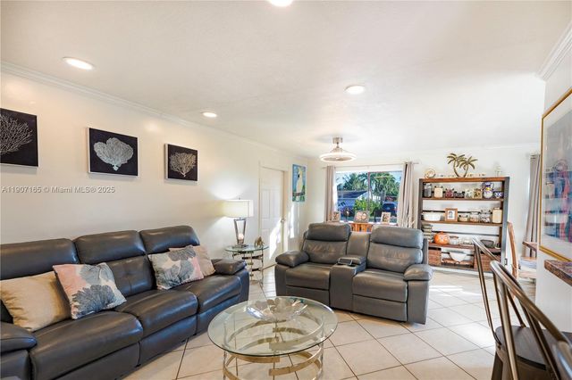 6741 Coolidge St, Hollywood, FL 33024