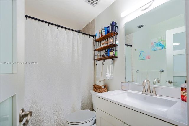 6741 Coolidge St, Hollywood, FL 33024