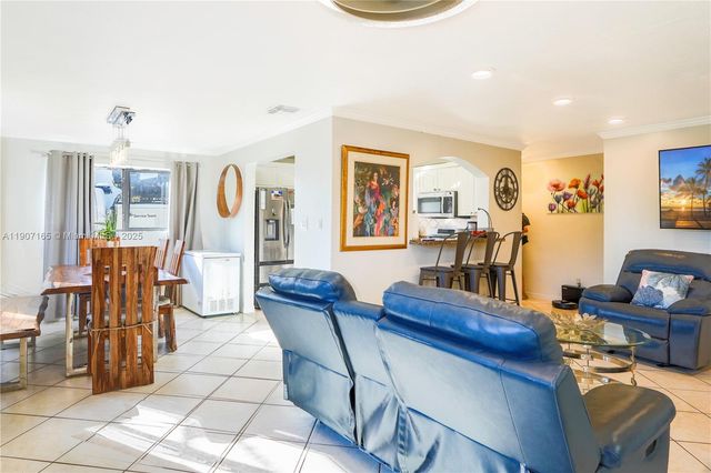 6741 Coolidge St, Hollywood, FL 33024